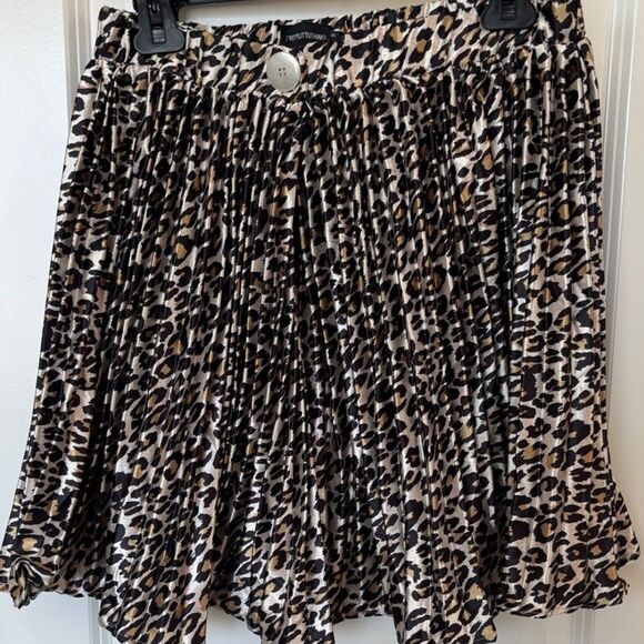 Pretty Little Thing Leopard Skirt Womens Size L Accordian Style Soft Metallic - Picture 2 of 3